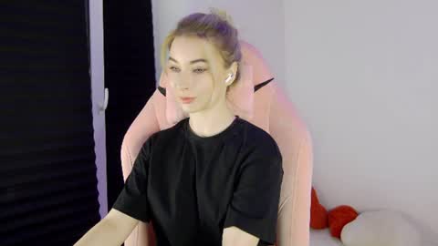 Anna online show from 07/19/26, 10:24