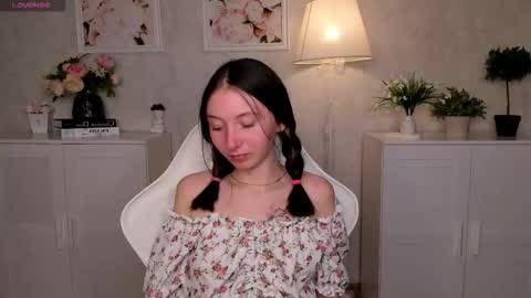 Lola online show from 10/10/25, 09:41