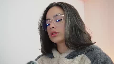 hawaiibliss_18 online show from 02/05/26, 09:30