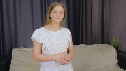 Snapshot of hazeelariel chatting on 03/20/26, 04:45 Jenny online show from 03/20/26, 04:45