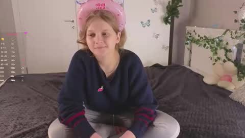 Snapshot of hazeelariel chatting on 03/25/26, 06:36 Jenny online show from 03/25/26, 06:36