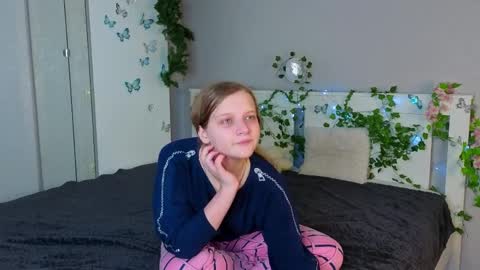 Snapshot of hazeelariel chatting on 03/30/26, 03:35 Jenny online show from 03/30/26, 03:35