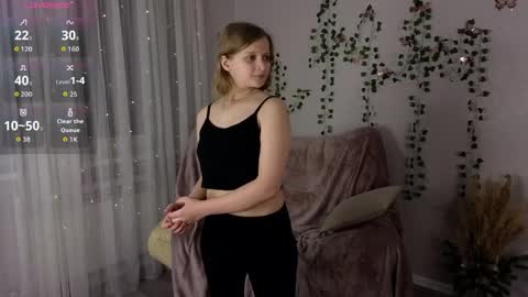 Snapshot of hazeelariel chatting on 04/09/26, 04:23 Jenny online show from 04/09/26, 04:23