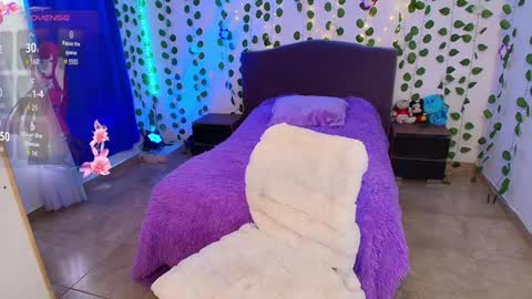 Snapshot of hazel_lynn_ross_ chatting on 12/07/24, 02:57 HAZEL LYNN ROSS online show from 12/07/24, 02:57