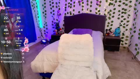 Snapshot of hazel_lynn_ross_ chatting on 12/09/24, 05:19 HAZEL LYNN ROSS online show from 12/09/24, 05:19