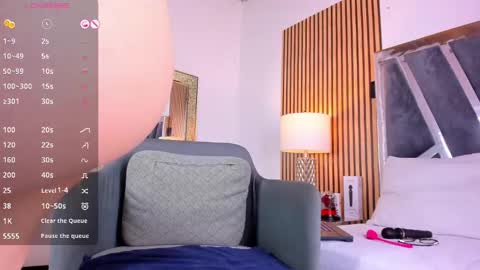 Snapshot of hazel_ross_tcw chatting on 12/19/24, 01:29 Hazel online show from 12/19/24, 01:29