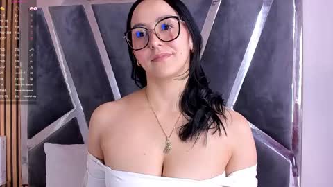 Snapshot of hazel_ross_tcw chatting on 01/31/25, 07:29 Hazel online show from 01/31/25, 07:29