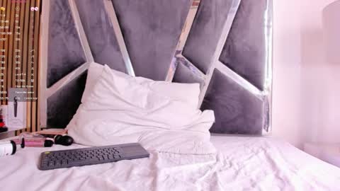 Snapshot of hazel_ross_tcw chatting on 02/17/25, 03:53 Hazel online show from 02/17/25, 03:53