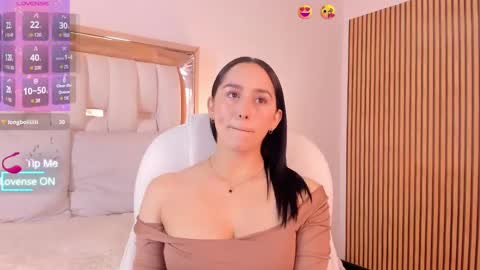 Snapshot of hazel_ross_tcw chatting on 09/11/25, 01:11 Hazel online show from 09/11/25, 01:11