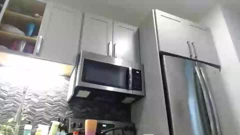 Snapshot of hazel_skye chatting on 12/28/24, 11:59 Hazel online show from 12/28/24, 11:59