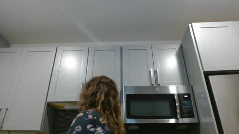 Snapshot of hazel_skye chatting on 02/22/25, 12:05 Hazel online show from 02/22/25, 12:05