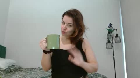 Snapshot of hazel_skye chatting on 10/04/25, 12:25 Hazel online show from 10/04/25, 12:25