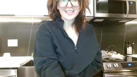 Snapshot of hazel_skye chatting on 11/02/25, 01:46 Hazel online show from 11/02/25, 01:46