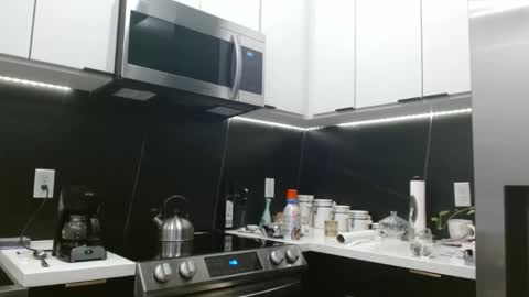 Snapshot of hazel_skye chatting on 01/14/26, 05:07 Hazel online show from 01/14/26, 05:07