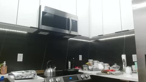 Snapshot of hazel_skye chatting on 01/18/26, 12:14 Hazel online show from 01/18/26, 12:14