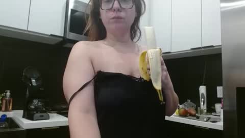 Snapshot of hazel_skye chatting on 01/18/26, 03:27 Hazel online show from 01/18/26, 03:27