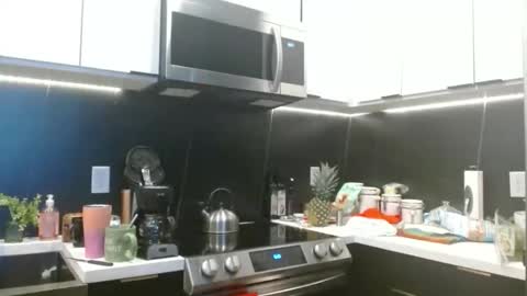 Snapshot of hazel_skye chatting on 02/06/26, 04:21 Hazel online show from 02/06/26, 04:21