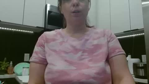 Snapshot of hazel_skye chatting on 02/27/26, 12:10 Hazel online show from 02/27/26, 12:10