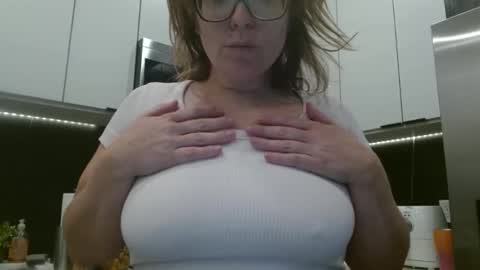 Hazel online show from 05/12/26, 04:15