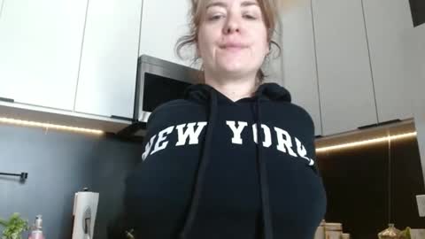 Hazel online show from 05/30/26, 04:15