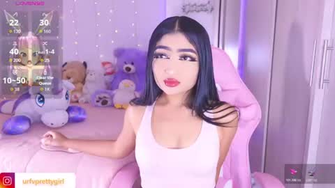 Snapshot of hazelbabee_ chatting on 07/23/26, 07:39 Lynn online show from 07/23/26, 07:39
