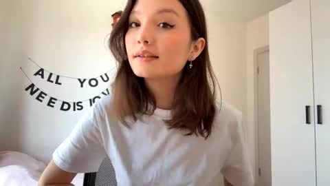 Kira online show from 05/06/26, 10:09