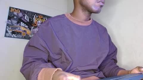 Snapshot of hazlan_420 chatting on 10/31/25, 09:43 hazlan_420 online show from 10/31/25, 09:43