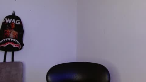 Snapshot of hazlan_420 chatting on 11/10/25, 05:01 hazlan_420 online show from 11/10/25, 05:01