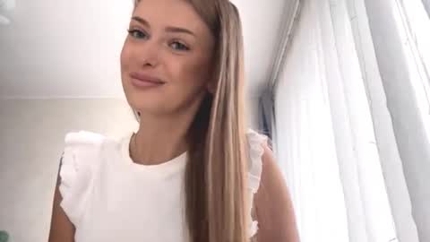 Snapshot of heart_petal chatting on 09/26/25, 08:51 Mona online show from 09/26/25, 08:51