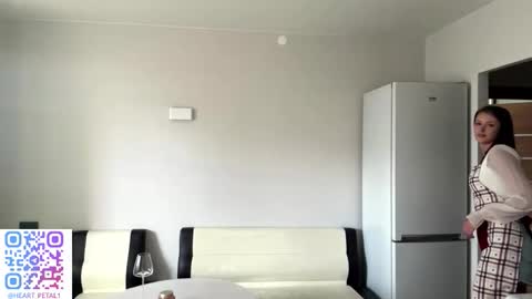 Snapshot of heart_petal chatting on 11/04/25, 10:47 Mona online show from 11/04/25, 10:47