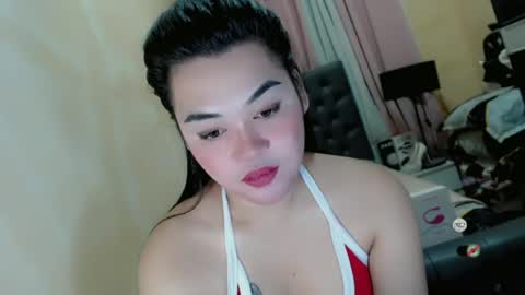 Snapshot of heatmusex_ chatting on 06/22/26, 09:34 Kylene3 online show from 06/22/26, 09:34