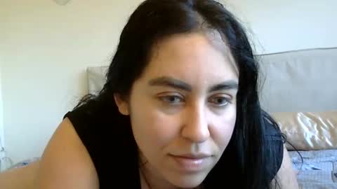 Snapshot of heatwavee chatting on 12/31/24, 01:19 heatwavee online show from 12/31/24, 01:19