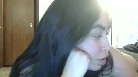 Snapshot of heatwavee chatting on 11/10/25, 06:07 heatwavee online show from 11/10/25, 06:07