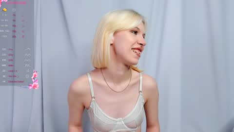 Snapshot of heaven_blonde chatting on 12/25/24, 02:56 Our names are Anette and Alice online show from 12/25/24, 02:56