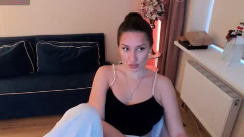 Heaven girl online show from 11/22/25, 10:25