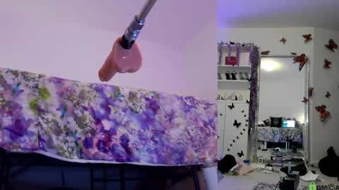 Helen online show from 12/17/25, 01:11