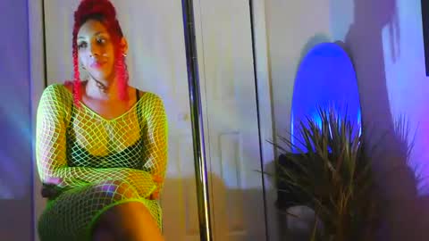 Snapshot of heavenllyy chatting on 02/10/25, 05:25 Heavenllyy online show from 02/10/25, 05:25