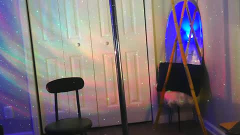 Snapshot of heavenllyy chatting on 10/04/25, 01:58 Heavenllyy online show from 10/04/25, 01:58