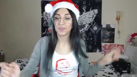 Snapshot of heavenlycreature chatting on 12/26/24, 12:25 Diana online show from 12/26/24, 12:25