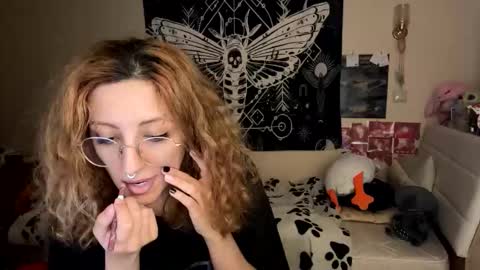 Snapshot of heavenlycreature chatting on 11/09/25, 12:53 Diana online show from 11/09/25, 12:53