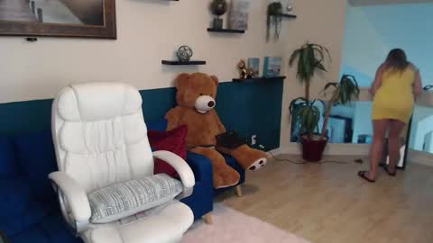 Snapshot of hebelongs2her chatting on 10/28/25, 07:05 hebelongs2her online show from 10/28/25, 07:05