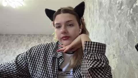 Snapshot of hedwighutzel chatting on 05/10/26, 05:56 Nessie online show from 05/10/26, 05:56