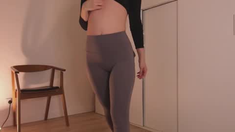 Snapshot of hee_jeen chatting on 12/20/24, 11:16 Jeen online show from 12/20/24, 11:16