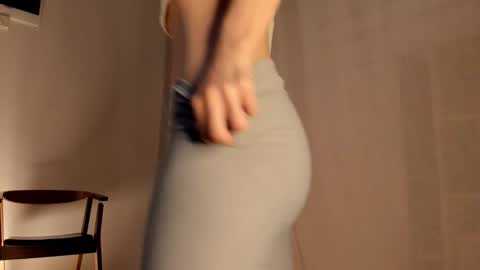 Snapshot of hee_jeen chatting on 01/14/25, 11:37 Jeen online show from 01/14/25, 11:37