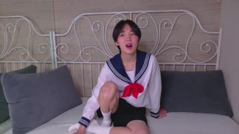 HEEJIN online show from 10/29/25, 08:21