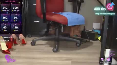 Snapshot of heelsslav21 chatting on 03/04/26, 09:32 heelsslav21 online show from 03/04/26, 09:32