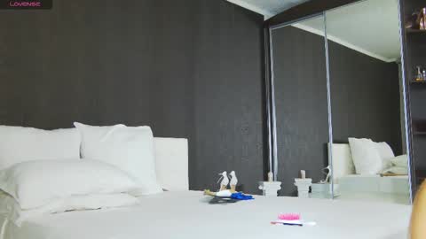 Helen online show from 10/22/25, 04:18