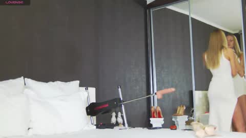 Helen online show from 11/29/25, 02:14