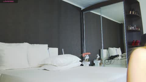 Helen online show from 04/02/26, 11:41