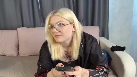 Emma online show from 05/22/26, 10:54